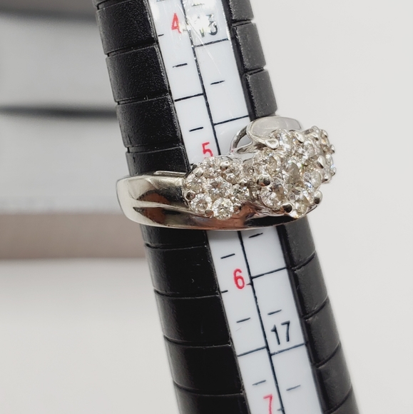 10k Solid White Gold Genuine Round Diamond Triple Flower Ring - Picture 7 of 9